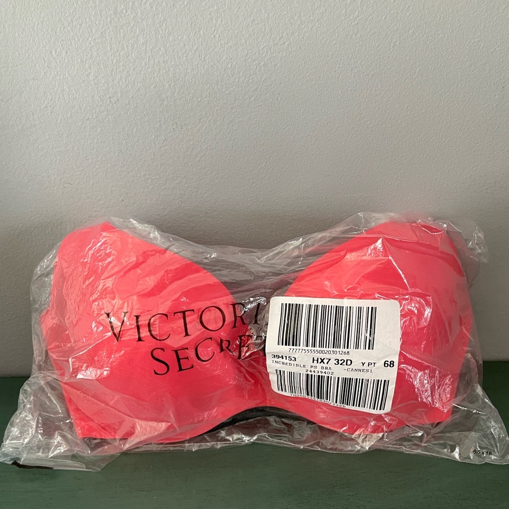 Victoria's Secret Incredible Bra - 32D Coral Color